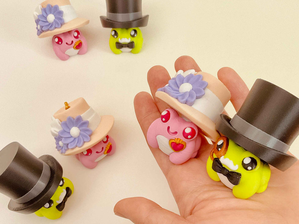 Victorian Fancy Frog Couple – Handmade Clicker Figurines